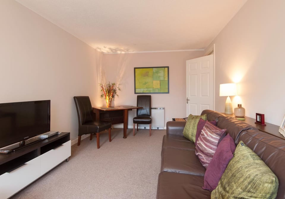 TV and multimedia, Living room, Decorative detail, Dining area