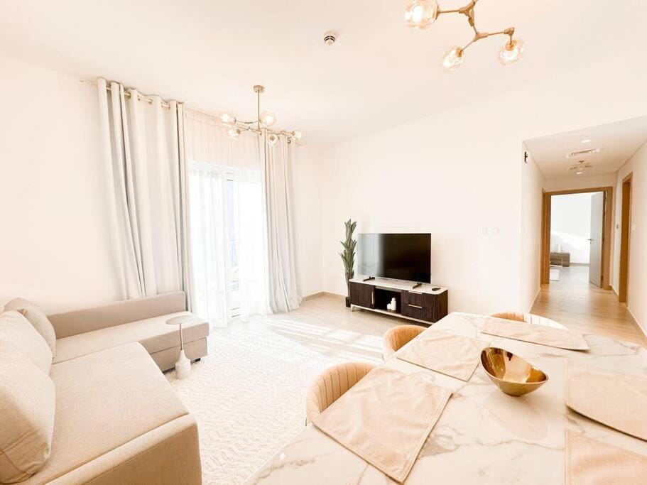 Communal lounge/ TV room, TV and multimedia, Living room, Seating area, Evening entertainment, Bedroom