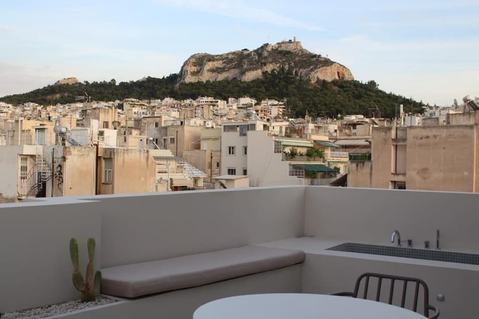 Day, Natural landscape, Hot Tub, View (from property/room), Balcony/Terrace, Seating area, Dining area, City view, Mountain view