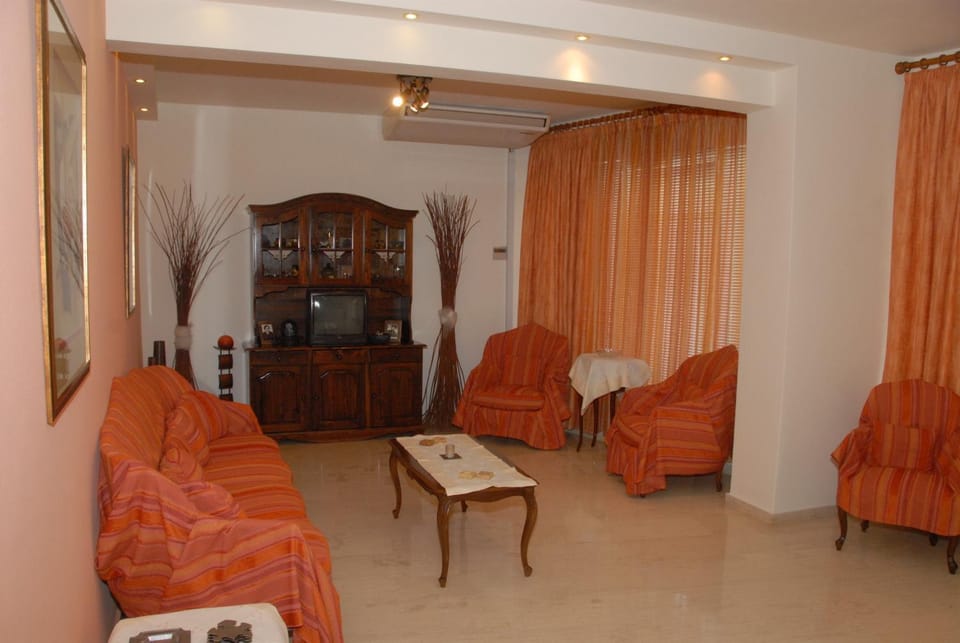 Tzovanna Studios Apartment hotel in Euboea