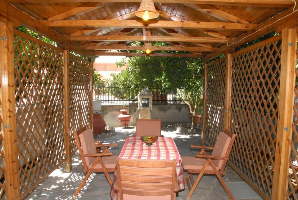 Tzovanna Studios Apartment hotel in Euboea