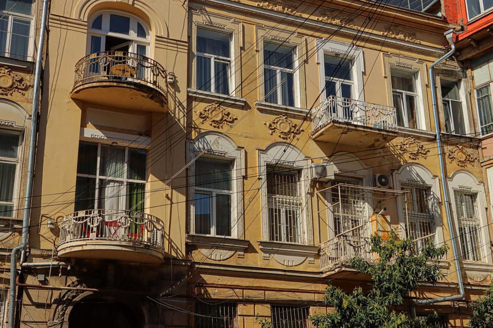 Tbilisi Heart Funky 1BR Apt - By Wehost Apartment in Tbilisi, Georgia