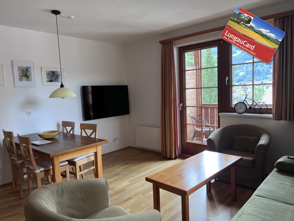 Communal lounge/ TV room, Living room, Dining area