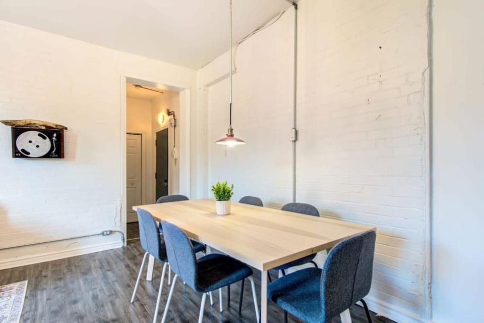 Seating area, Dining area