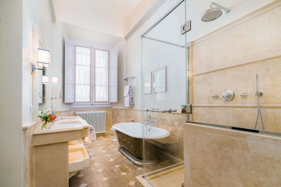 Shower, Toilet, Bathroom, Bath