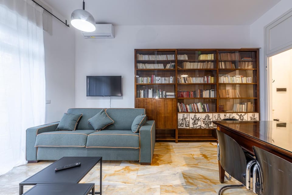 Library, TV and multimedia, Living room, Seating area, hair dresser