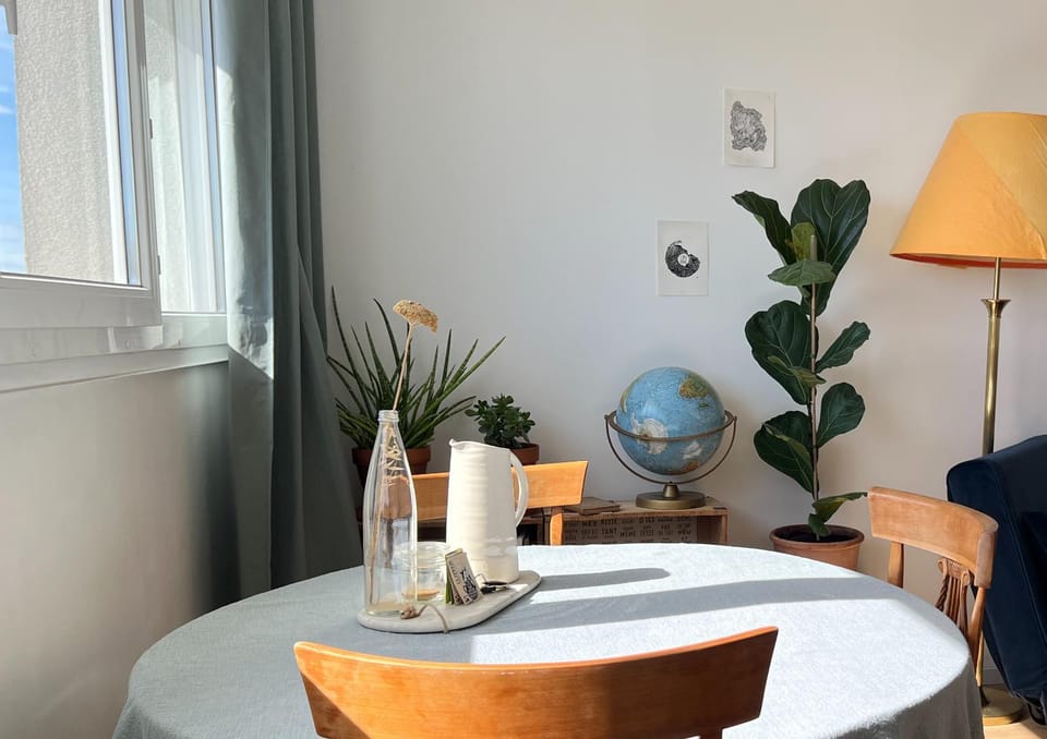 Seating area, Dining area