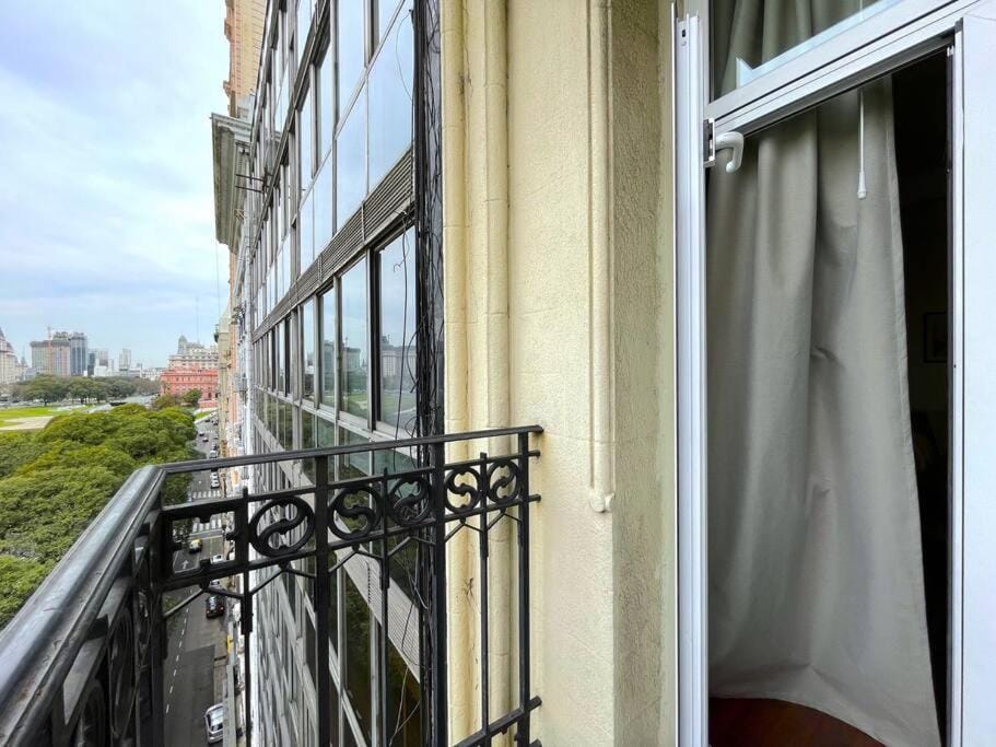 View (from property/room), Balcony/Terrace, City view