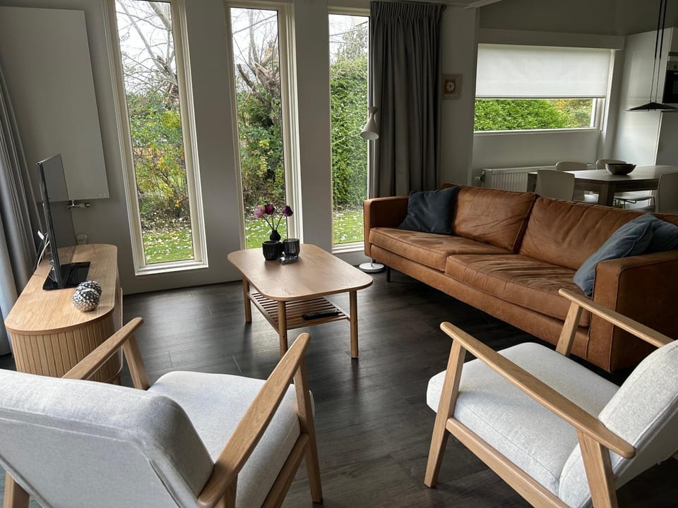 Bungalow Uthof House in Friesland, Netherlands