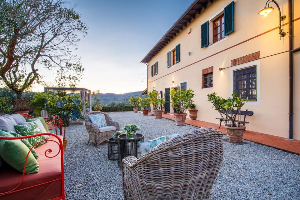 Villa Amore, a Romantic Hilltop Farmhouse in Lucca Villa in Lucca
