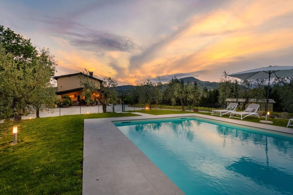 Villa Amore, a Romantic Hilltop Farmhouse in Lucca Villa in Lucca