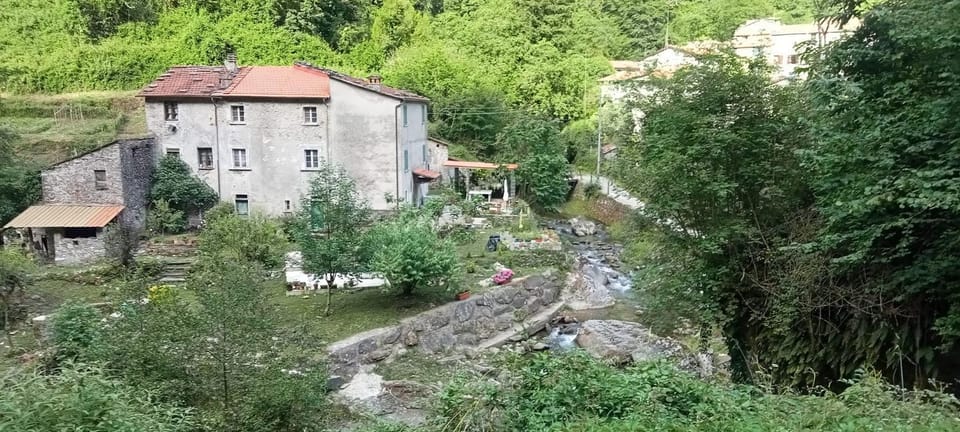 Gli Orti di Mulina le Apuane con parcheggio privato e WiFi House in Emilia-Romagna