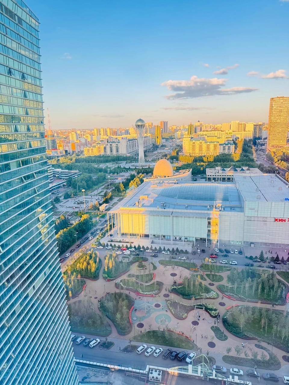 Северное Сияние 27 этаж с видом на Байтерек Apartment in Kazakhstan