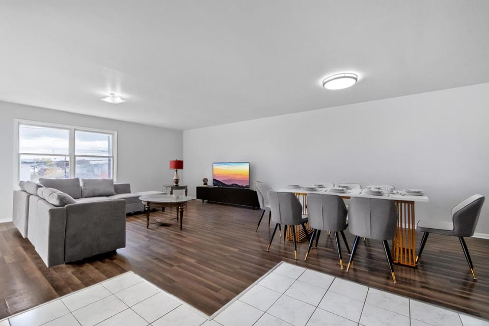 TV and multimedia, Living room, Seating area, Entertainment