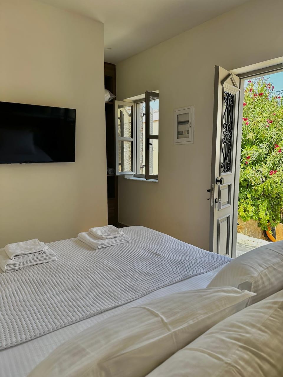 Serenity Suites House in Decentralized Administration of the Aegean