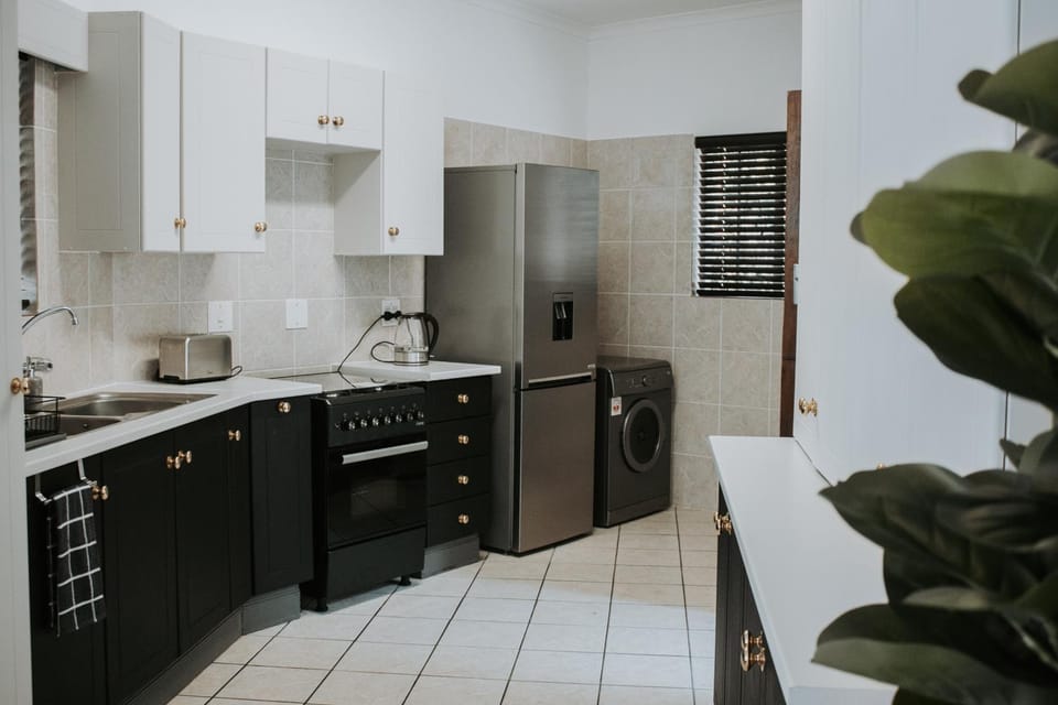 Kitchen or kitchenette, pet friendly, stove