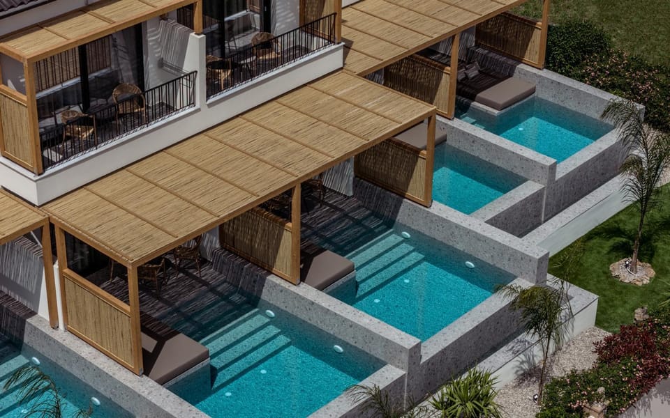 Property building, Day, Balcony/Terrace