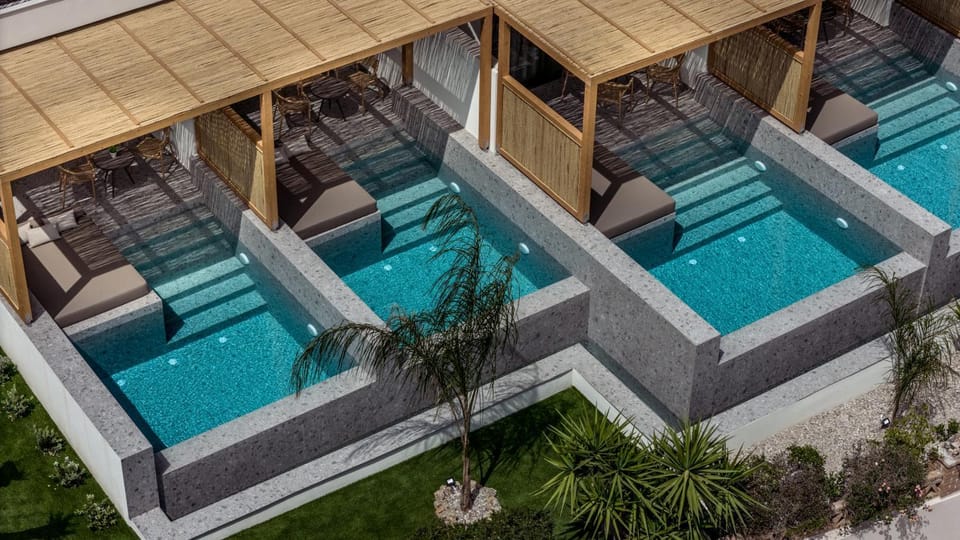 Day, Swimming pool