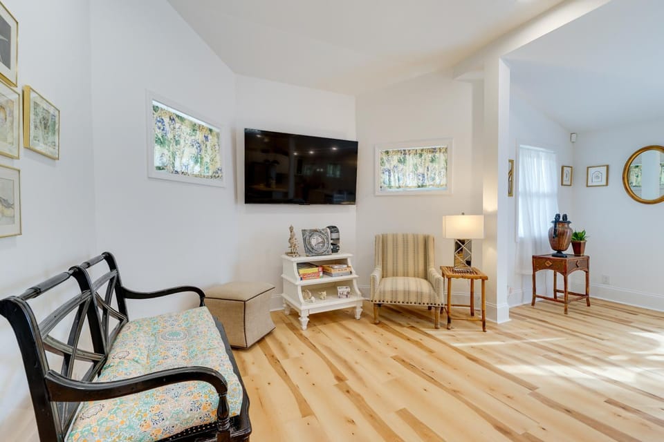 ~ 1 Mi to Dtwn: Wilmington Home w/ Patio! House in Wilmington
