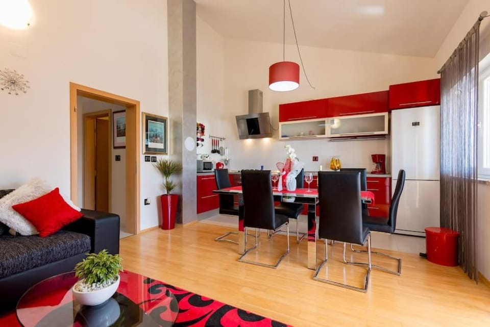 Kitchen or kitchenette, Living room, Seating area, minibar
