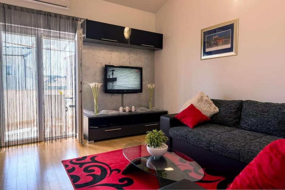 Communal lounge/ TV room, TV and multimedia, Living room, Seating area