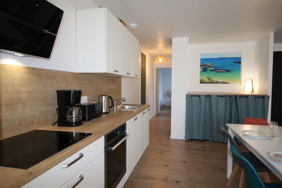 Coffee/tea facilities, dishwasher, minibar, pet friendly, toaster, washing machine, kitchen