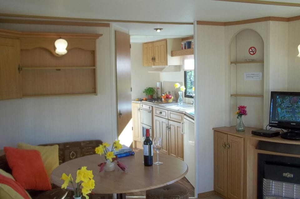 Flemings White Bridge Self-Catering Mobile Home Hire Campground/ 
RV Resort in County Kerry
