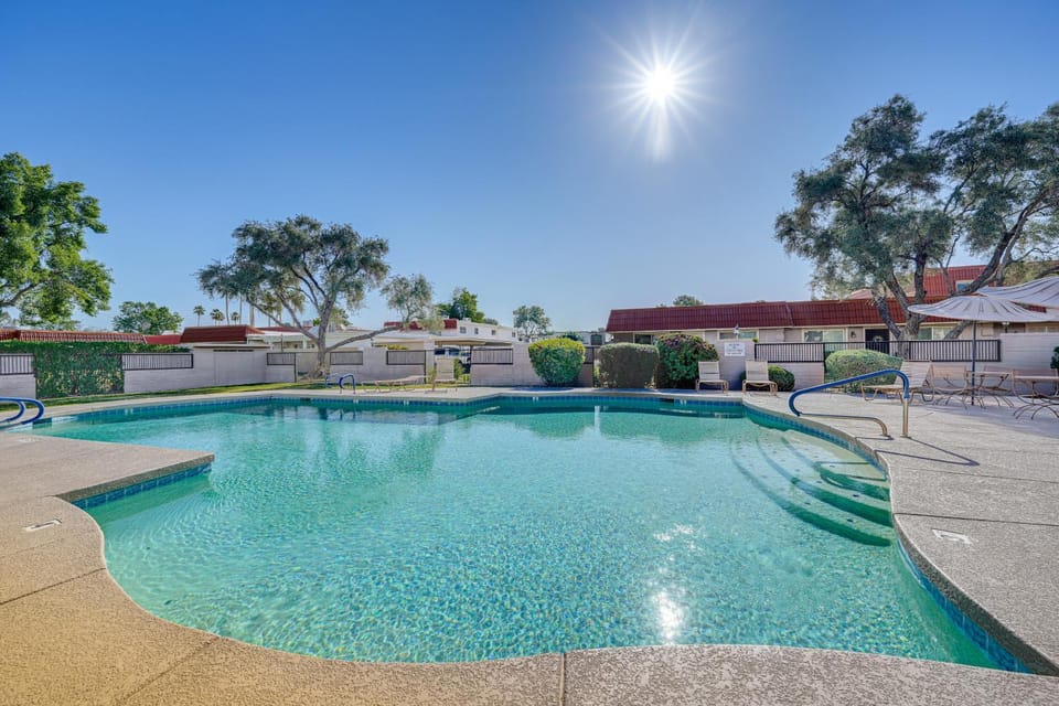 2 Mi to Old Town! Dog-Friendly Condo w/ Pool House in Scottsdale