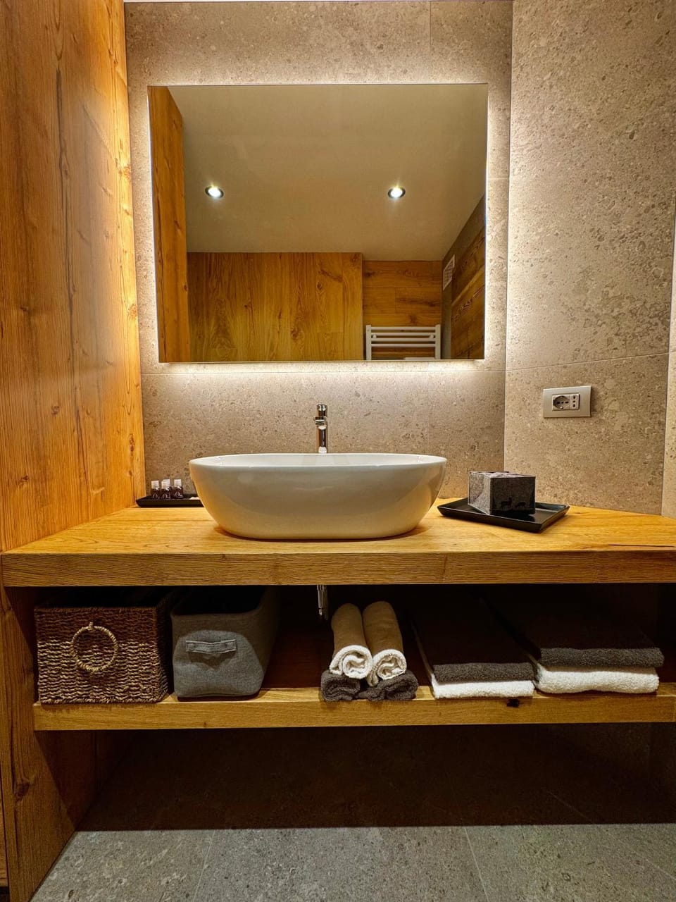 Bathroom, towels