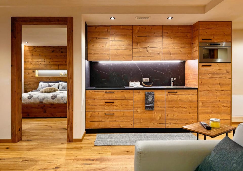 Bed, Kitchen or kitchenette, Living room, Photo of the whole room, Seating area, Bedroom