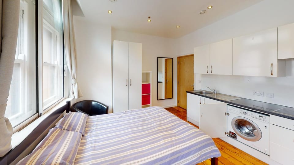 Bed, Kitchen or kitchenette, Bedroom