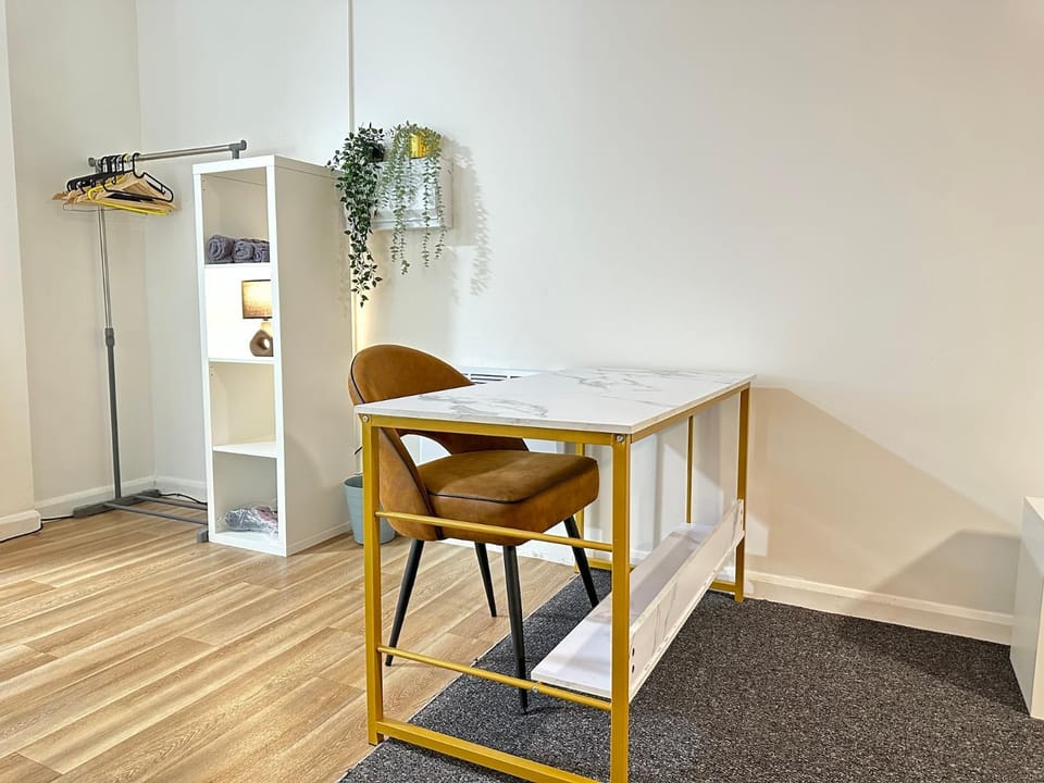 Dining area, hair dresser