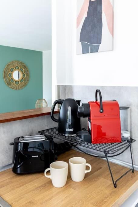 Coffee/tea facilities, toaster