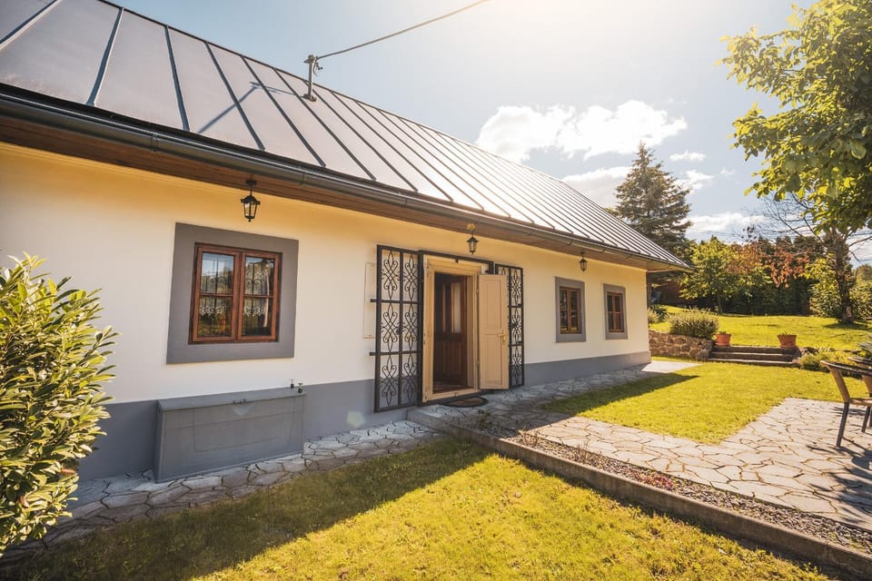 .. chalupa na slnečnom kopci .. Villa in Slovakia