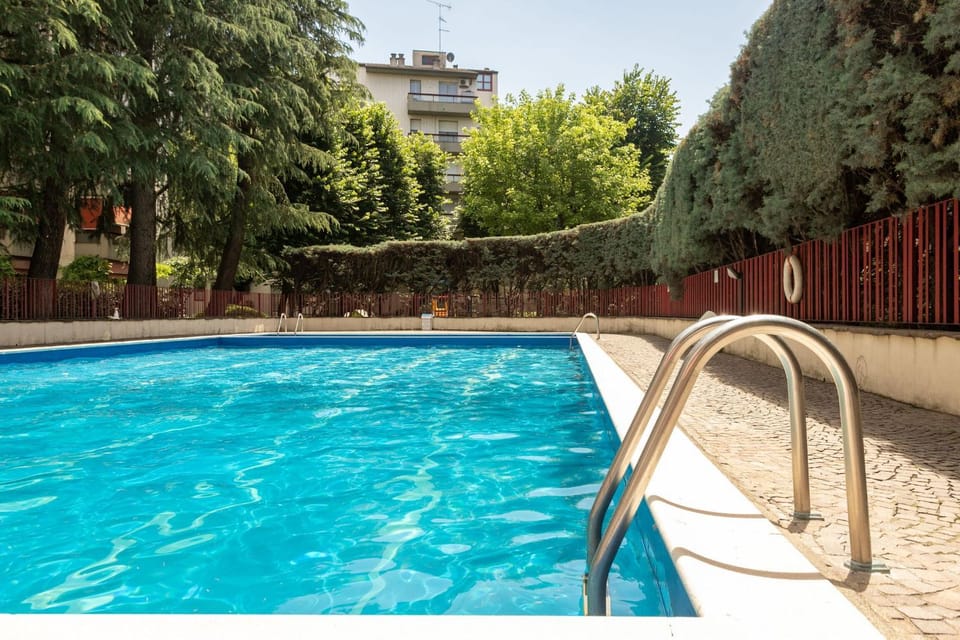 Spring, Swimming pool
