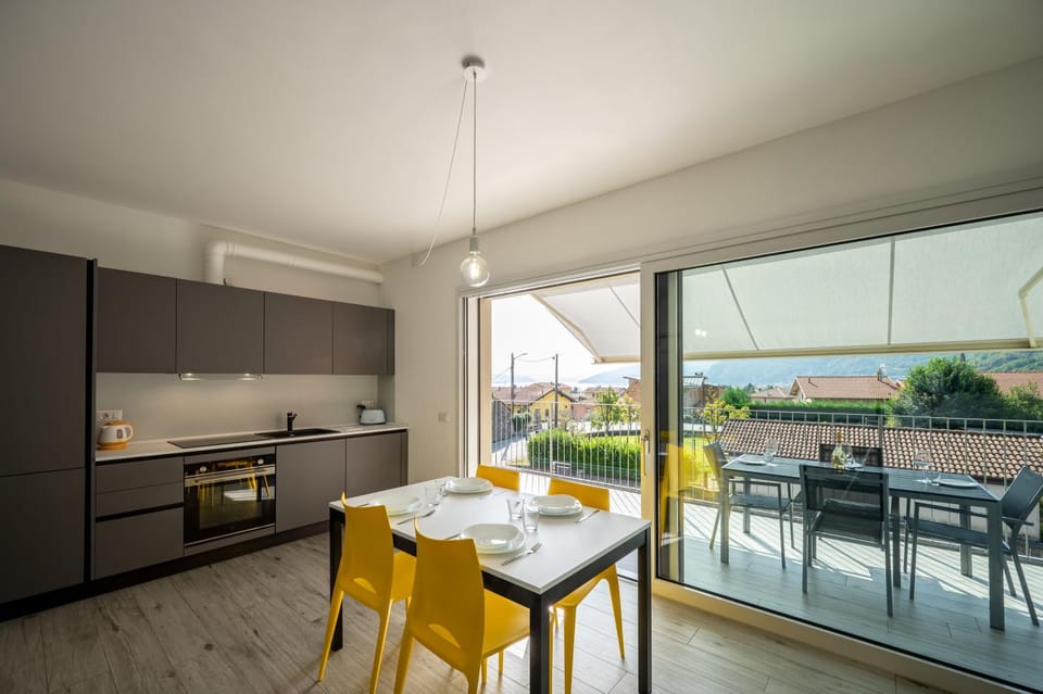 Kitchen or kitchenette, Living room, Dining area