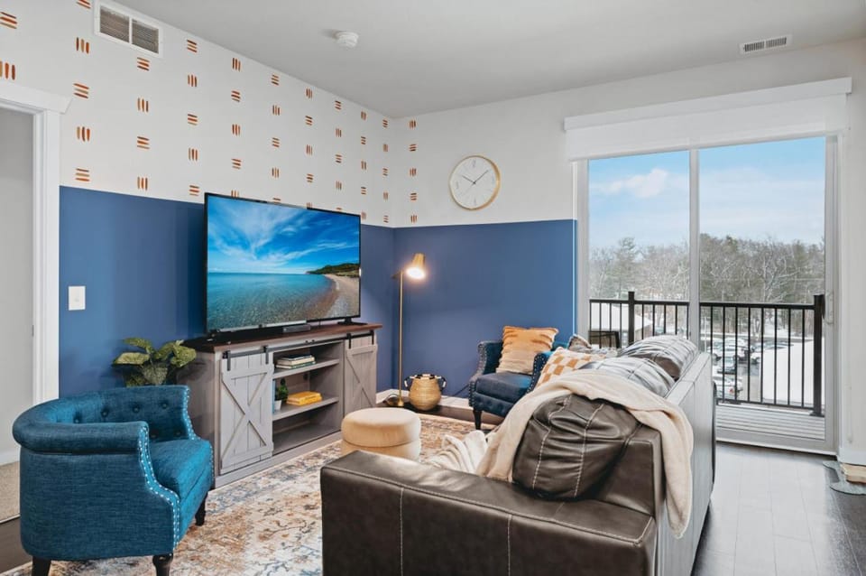 TV and multimedia, View (from property/room), Living room, Seating area