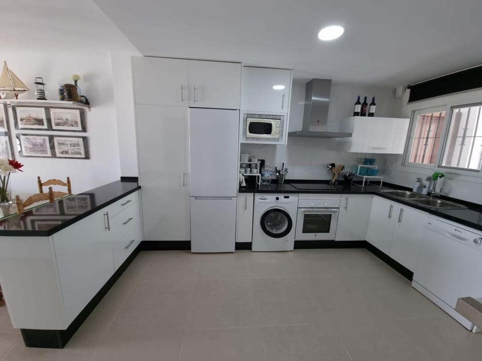 Kitchen or kitchenette, dishwasher, minibar, stove, toaster, washing machine