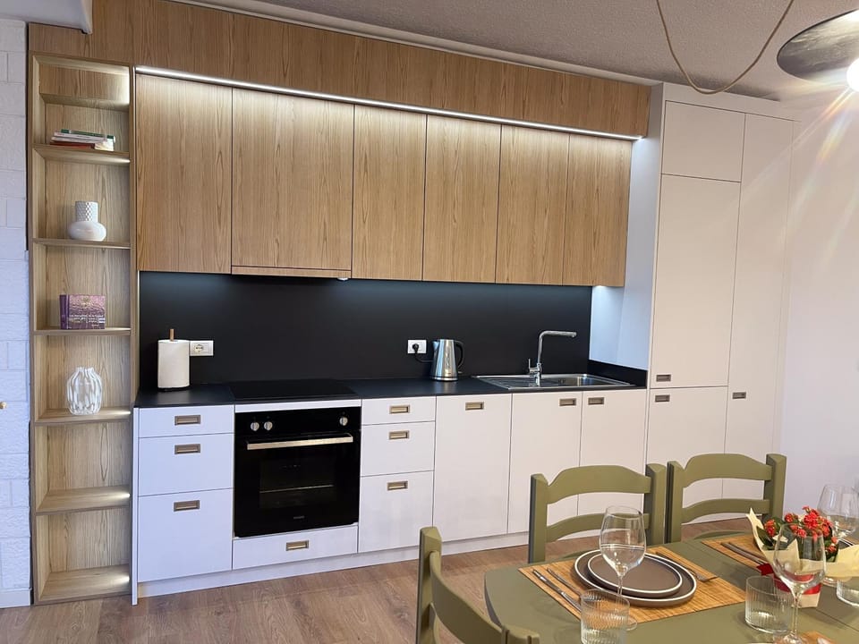 Kitchen or kitchenette, Lounge or bar, Dining area, dishwasher, oven, pet friendly, stove