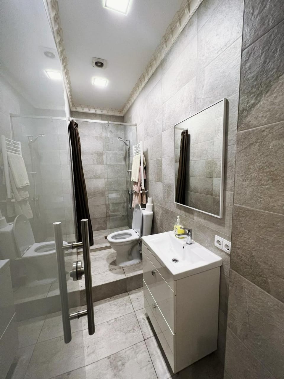 Shower, Bathroom, towels