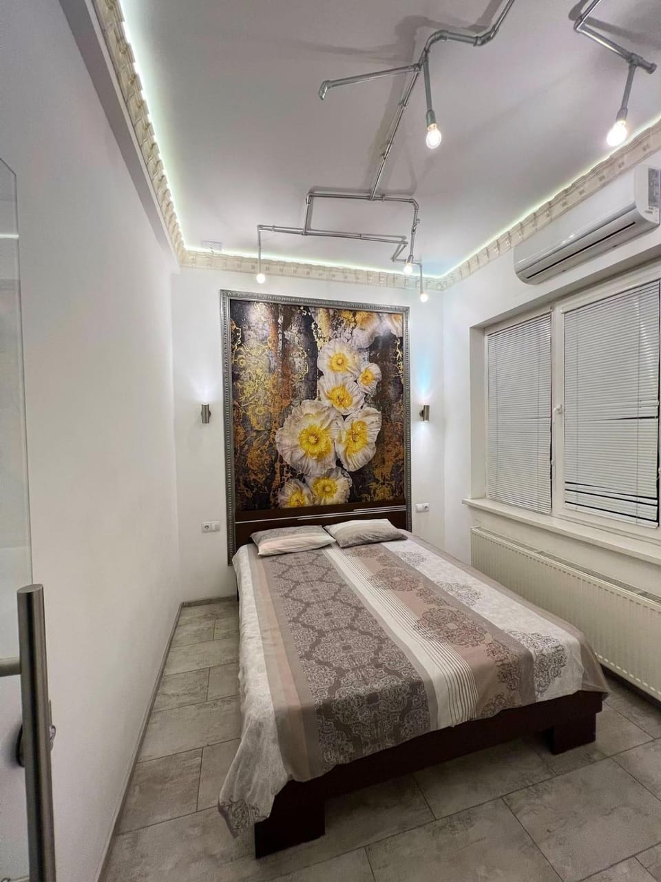 Bed, Photo of the whole room, Bedroom, air conditioner