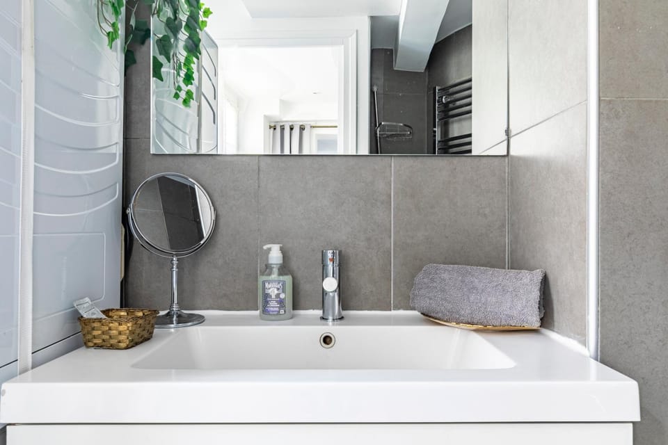 Shower, Bathroom, washing machine, dryer