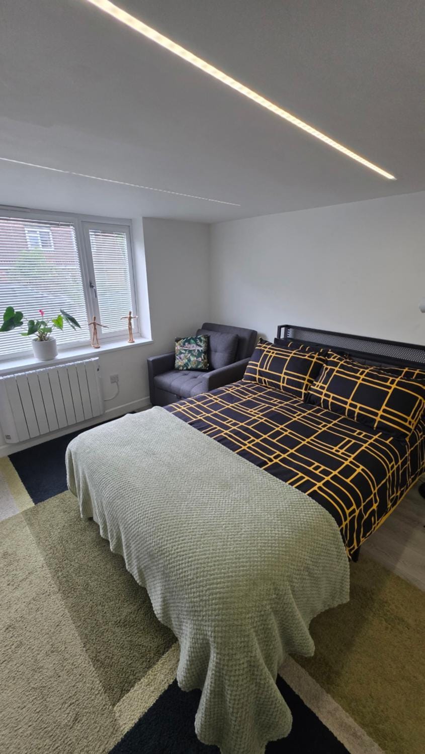 Converted garage ensuite Apartment in Bristol
