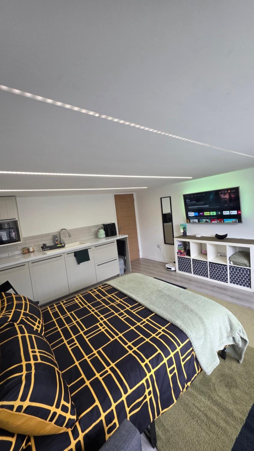 Converted garage ensuite Apartment in Bristol