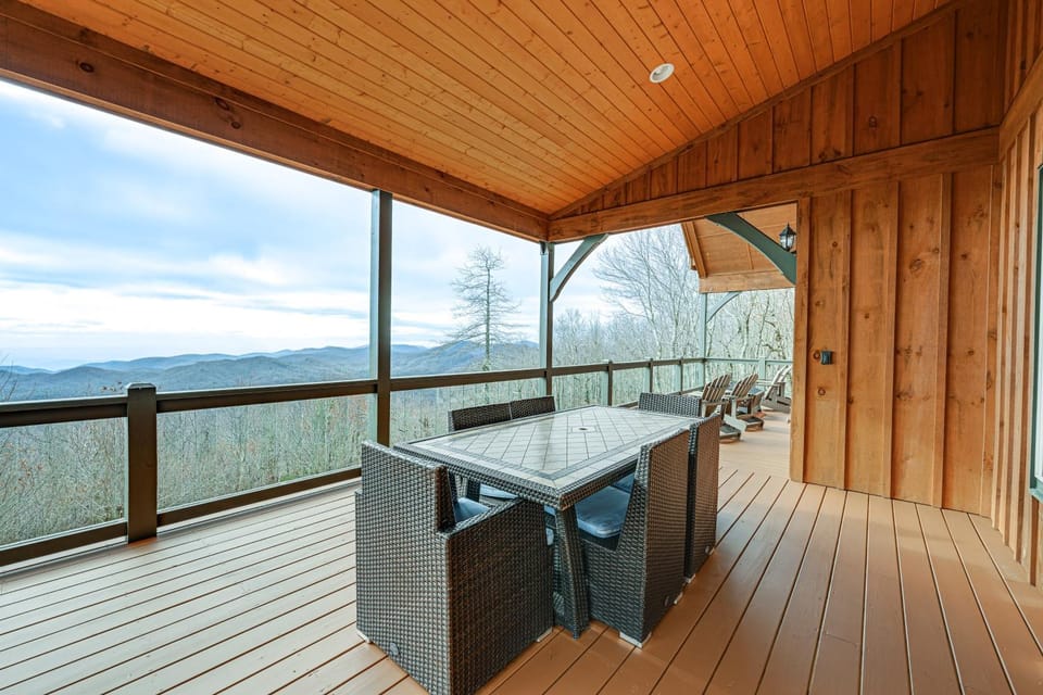 Sapphire Mountaintop Cabin w/ Views & 2 Decks Cabin in Tennessee