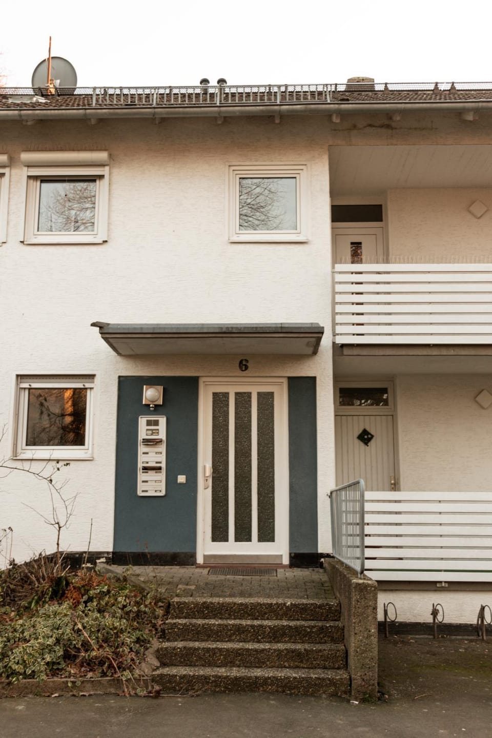 Property building, Facade/entrance, Day