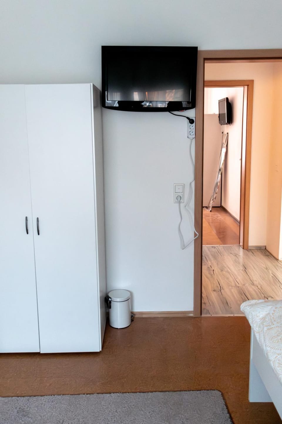 Bed, TV and multimedia, Photo of the whole room, Bedroom, wardrobe