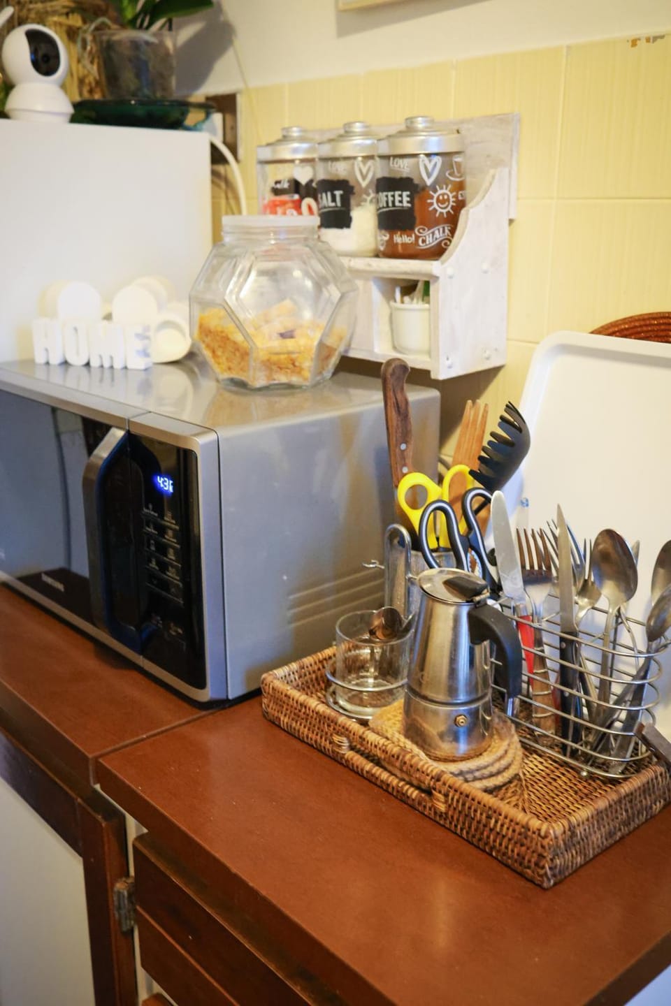 Coffee/tea facilities, Kitchen or kitchenette, microwave