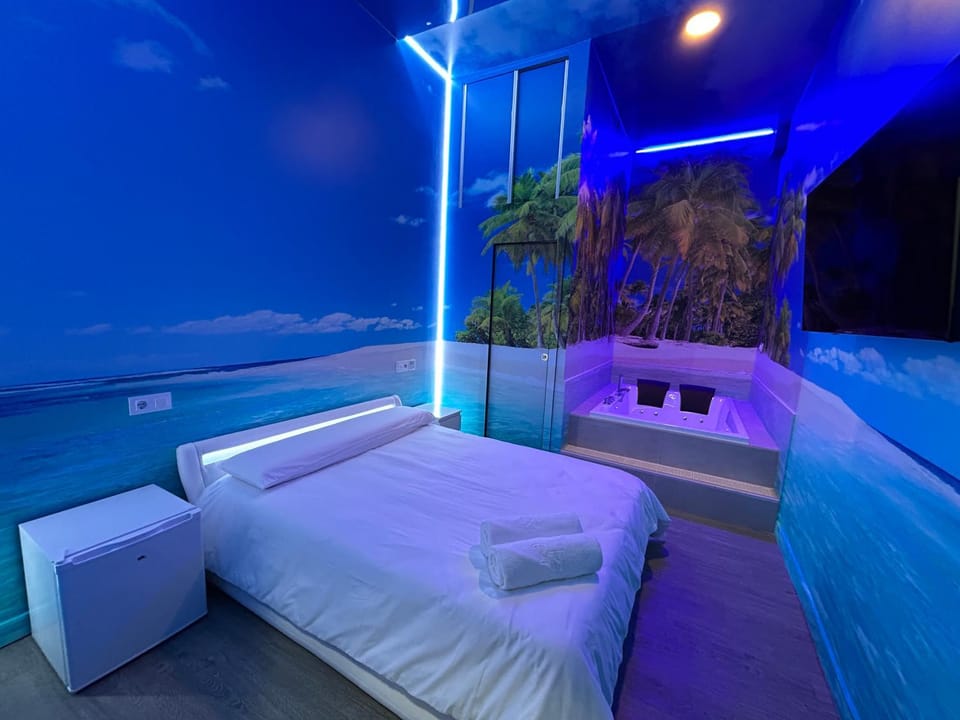 Habitacion con jacuzzi y baño privado Bed and Breakfast in Madrid