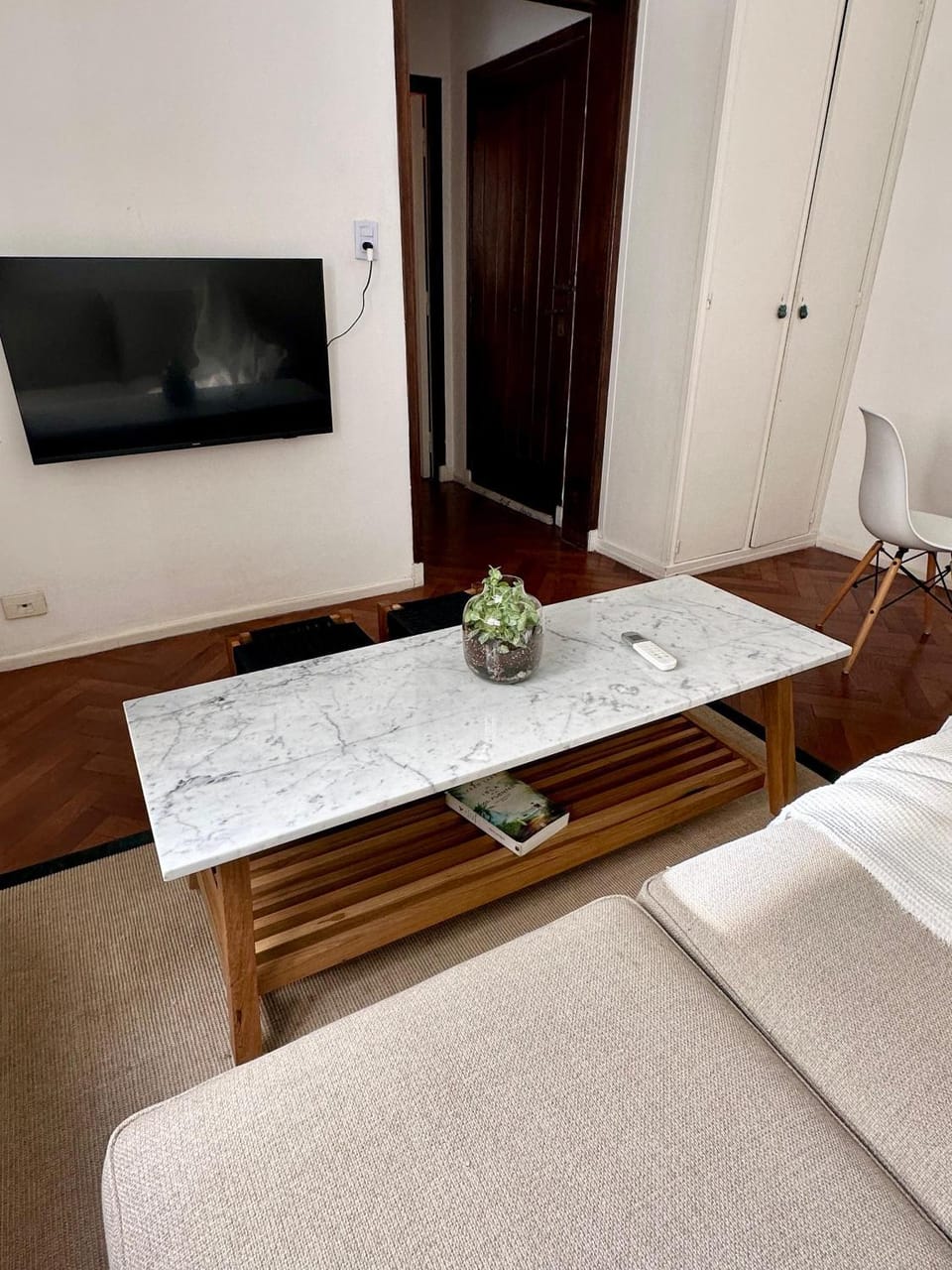 Living room, Seating area, Evening entertainment